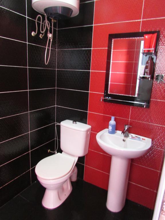 Joni Guest House Batumi Bagian luar foto
