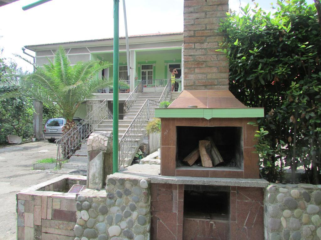 Joni Guest House Batumi Bagian luar foto