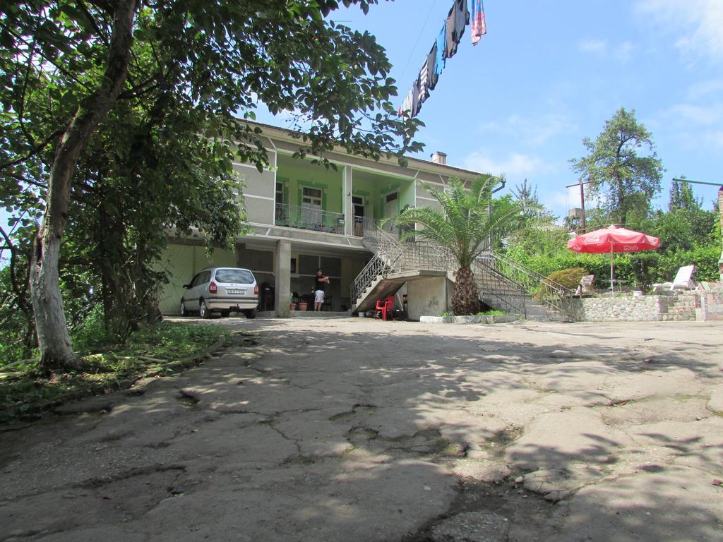 Joni Guest House Batumi Bagian luar foto